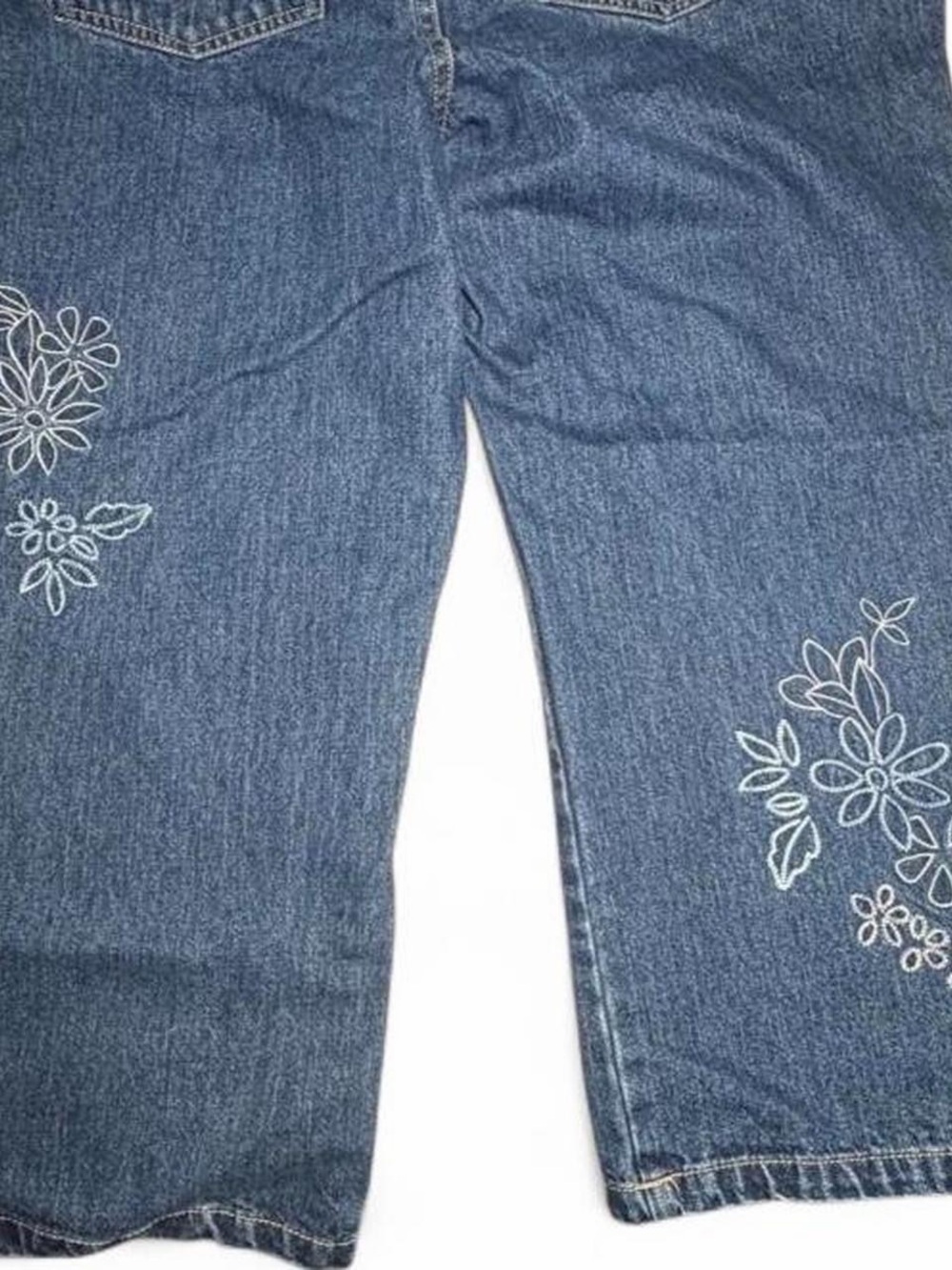 Y2K Blue Denim Capri Jeans with Floral Embroidery - Picture 7 of 7